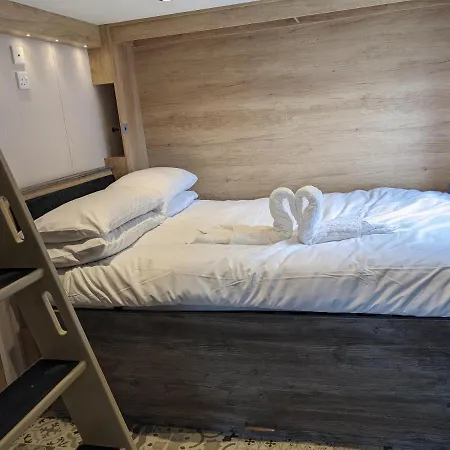 Woods Meadow Luxury Tiny House Nr Diggerland, Kent Hotel West Malling Exterior photo