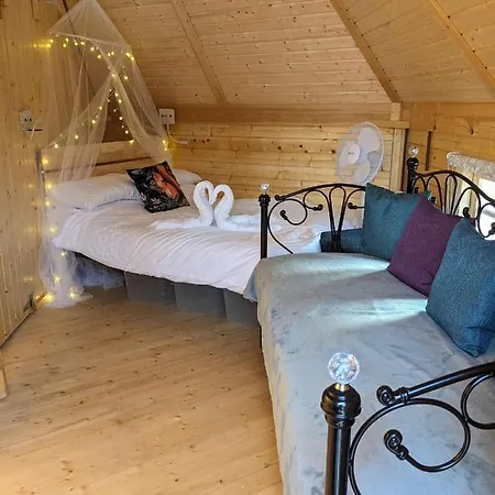 Woods Meadow Luxury Tiny House Nr Diggerland, Kent Hotel West Malling Exterior photo