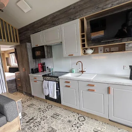 Woods Meadow Luxury Tiny House Nr Diggerland, Kent Hotel West Malling Exterior photo