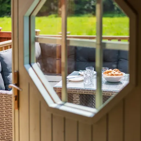 A Selection Of Countryside Lodges, Hot Tub, Fire Pits, Chidrens Play Area, Free Private Parking, Valley Views, Surrounded By Nature - A Peaceful Retreat For Everyone! West Malling Exterior photo