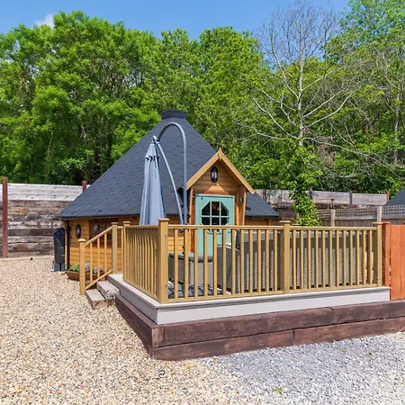 A Selection Of Countryside Lodges, Hot Tub, Fire Pits, Chidrens Play Area, Free Private Parking, Valley Views, Surrounded By Nature - A Peaceful Retreat For Everyone! West Malling Exterior photo