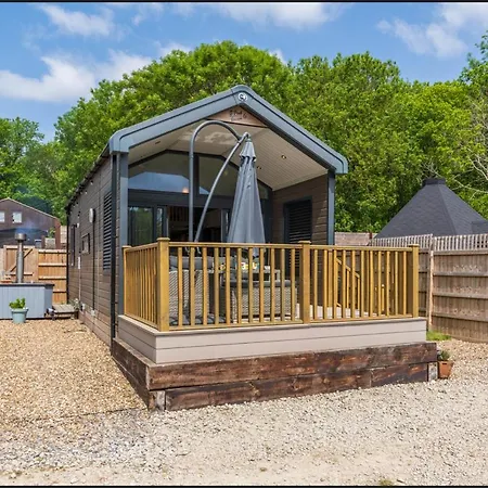 A Selection Of Countryside Lodges, Hot Tub, Fire Pits, Chidrens Play Area, Free Private Parking, Valley Views, Surrounded By Nature - A Peaceful Retreat For Everyone! West Malling Exterior photo