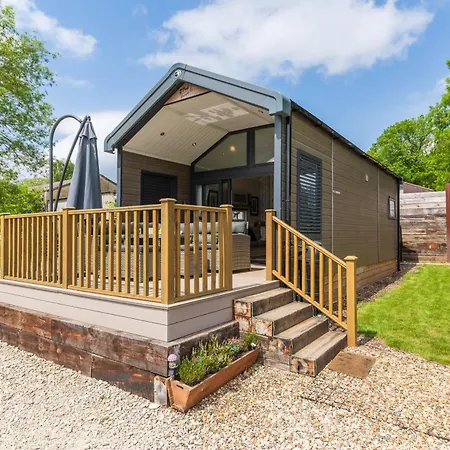 A Selection Of Countryside Lodges, Hot Tub, Fire Pits, Chidrens Play Area, Free Private Parking, Valley Views, Surrounded By Nature - A Peaceful Retreat For Everyone! West Malling Exterior photo