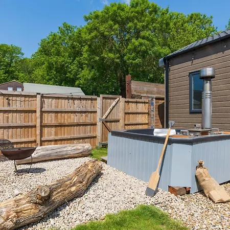 A Selection Of Countryside Lodges, Hot Tub, Fire Pits, Chidrens Play Area, Free Private Parking, Valley Views, Surrounded By Nature - A Peaceful Retreat For Everyone! West Malling Exterior photo