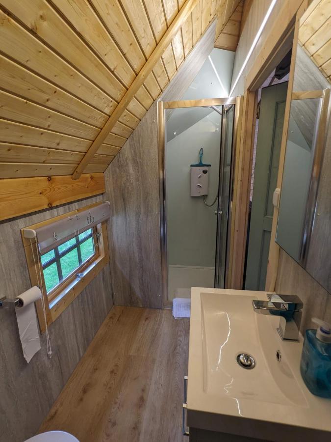 Woods Meadow Luxury Tiny House Nr Diggerland, Kent Campsite