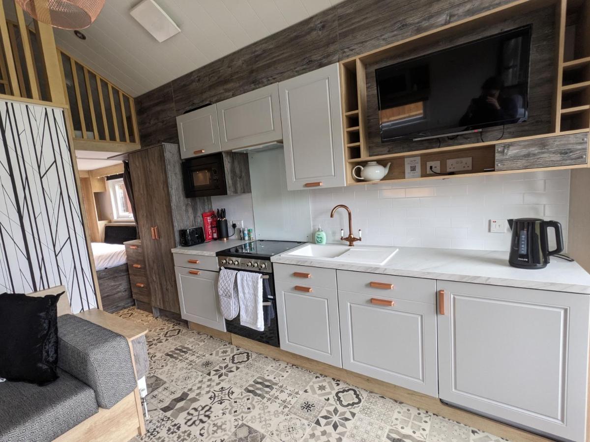 Woods Meadow Luxury Tiny House Nr Diggerland, Kent * West Malling