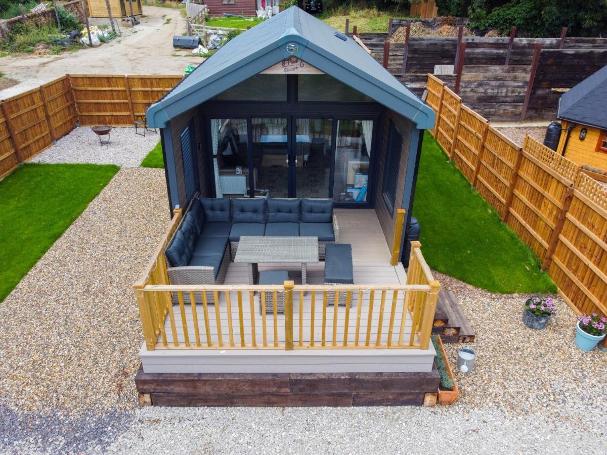Campsite Woods Meadow Luxury Tiny House Nr Diggerland, Kent *