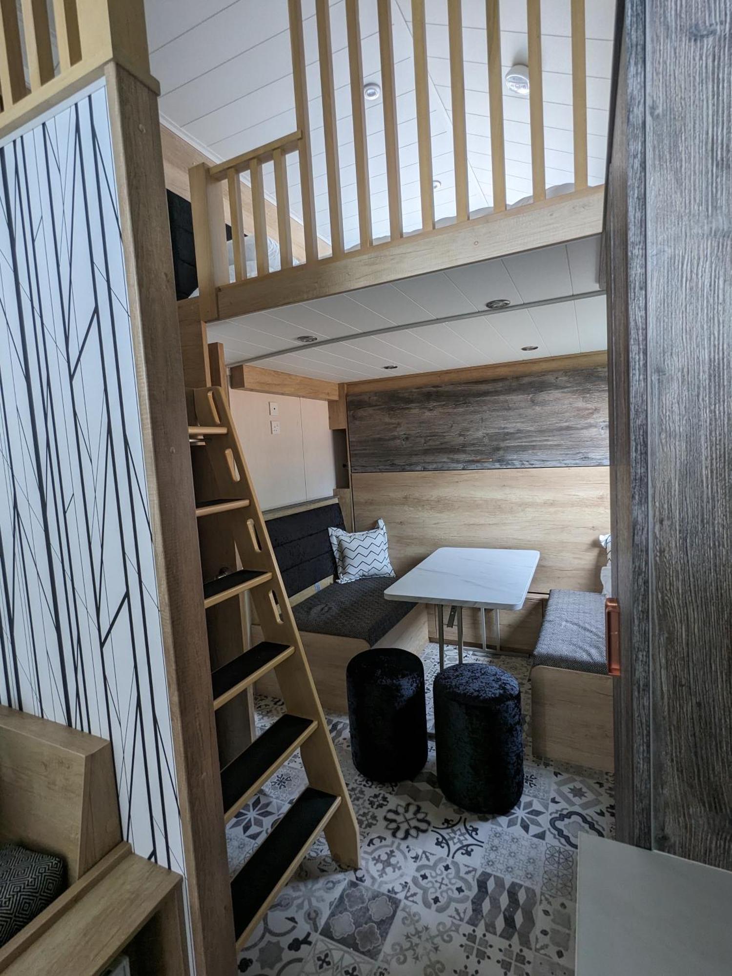 Woods Meadow Luxury Tiny House Nr Diggerland, Kent *