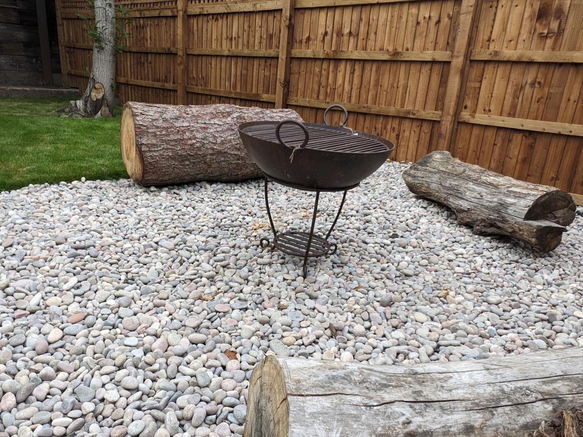 Campsite Woods Meadow Luxury Tiny House Nr Diggerland, Kent *