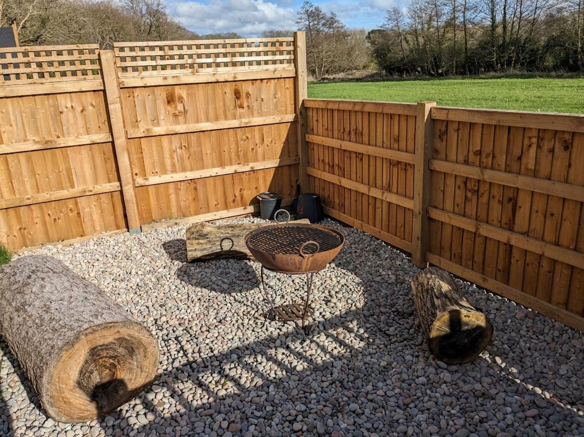 Woods Meadow Luxury Tiny House Nr Diggerland, Kent * West Malling