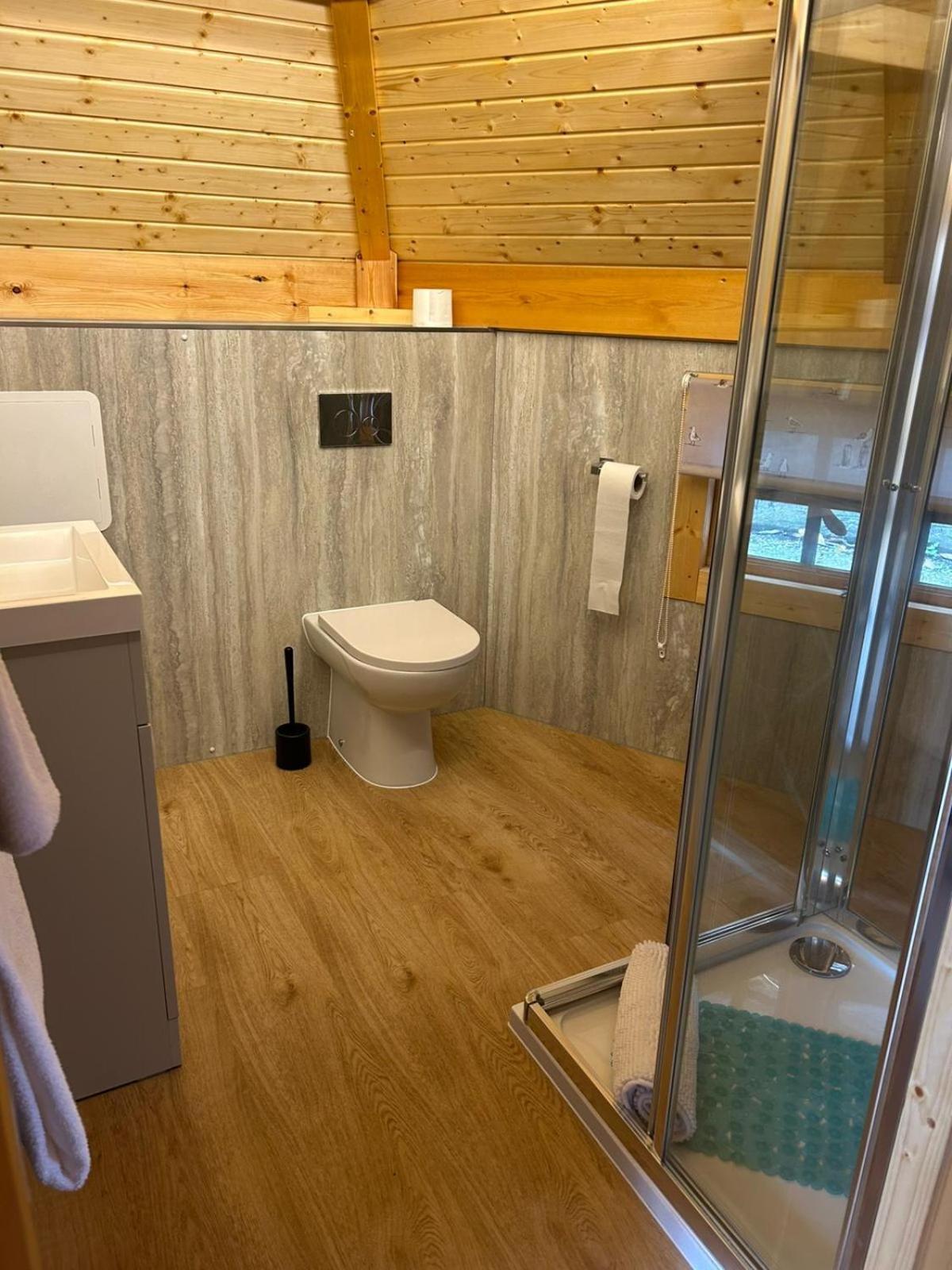 Woods Meadow Luxury Tiny House Nr Diggerland, Kent West Malling