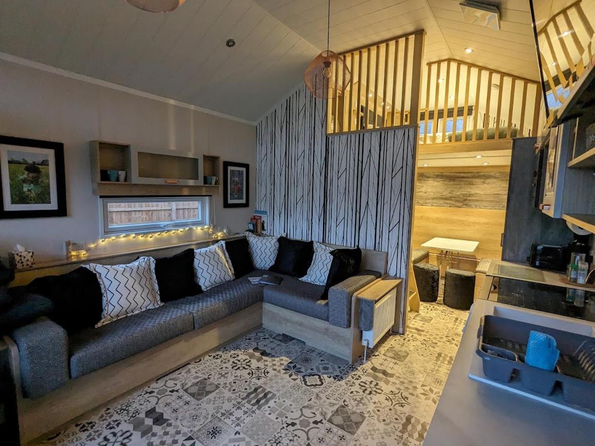 Woods Meadow Luxury Tiny House Nr Diggerland, Kent * West Malling